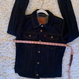 Levis size M woman’s denim jacket